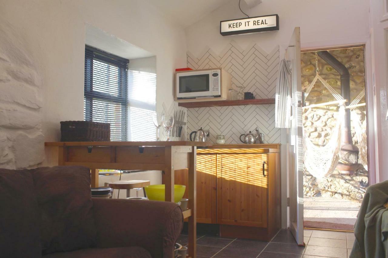 The Cupboard Apartment Armoy Exterior foto